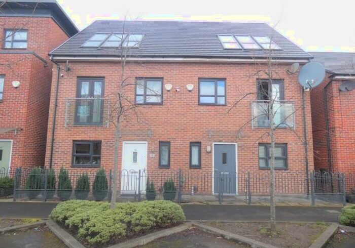 4 Bedroom Semi-Detached House To Rent In Oriel Gardens, Salford, M7