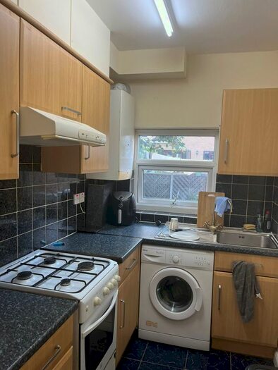 1 Bedroom Flat To Rent In Courtland Avenue, Ilford, IG1