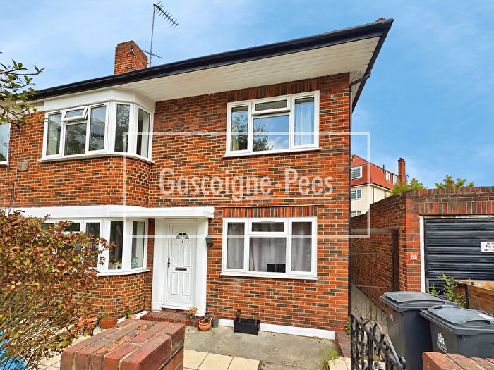 2 Bedroom House To Rent In Grove Crescent, Kingston, KT1