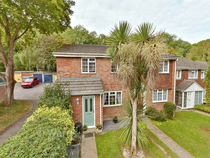 4 Bedroom End Of Terrace House For Sale In Meadowdown Close, Hempstead, Gillingham, Kent, ME7
