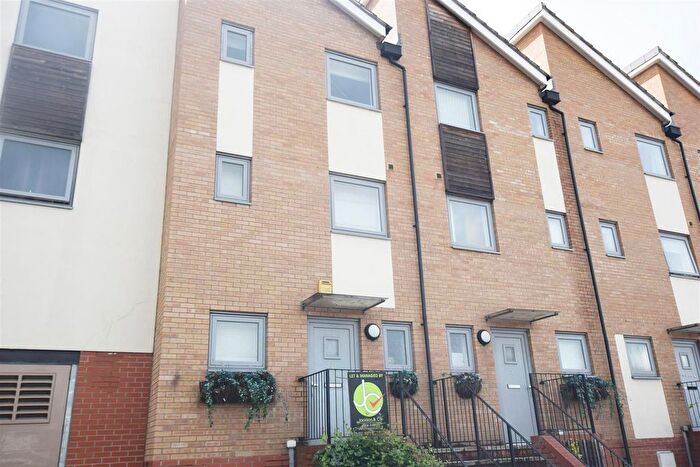 3 Bedroom Town House To Rent In Hawkins Road, Essex, CO2