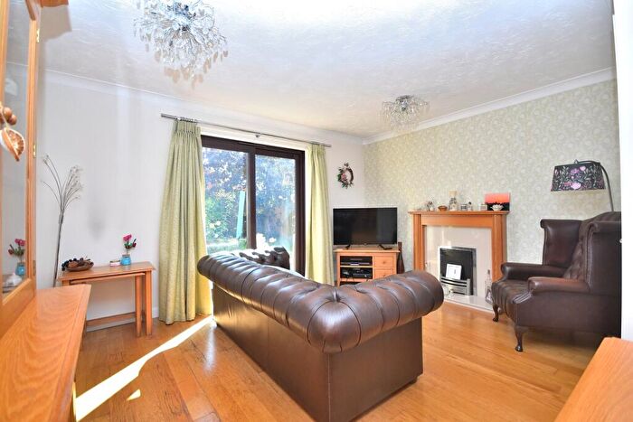 3 Bedroom Semi-Detached House For Sale In Bridle Close, Brafield On The Green, Northampton, NN7