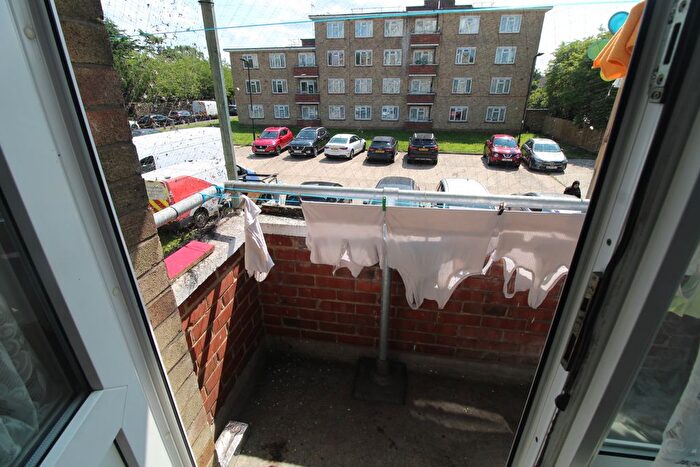 3 Bedroom Flat To Rent In Guru Nanak Road, Southall, UB2