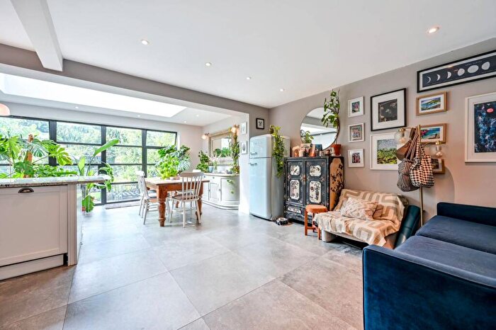 4 Bedroom House To Rent In Dawson Road, Kingston, Kingston Upon Thames, KT1