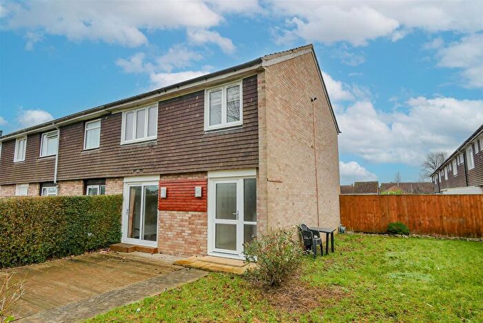 3 Bedroom End Of Terrace House For Sale In Wey Road, Berinsfield, OX10