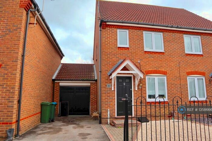 2 Bedroom Semi-Detached House To Rent In Sandhill Way, Aylesbury, HP19
