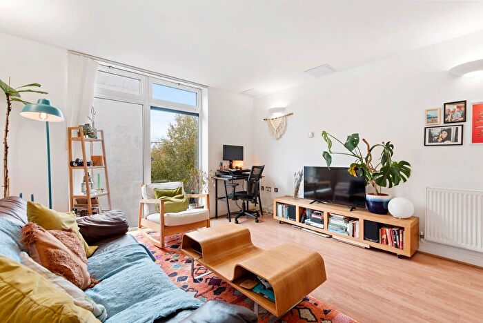 1 Bedroom Flat To Rent In Vanguard House, Martello Street, E8