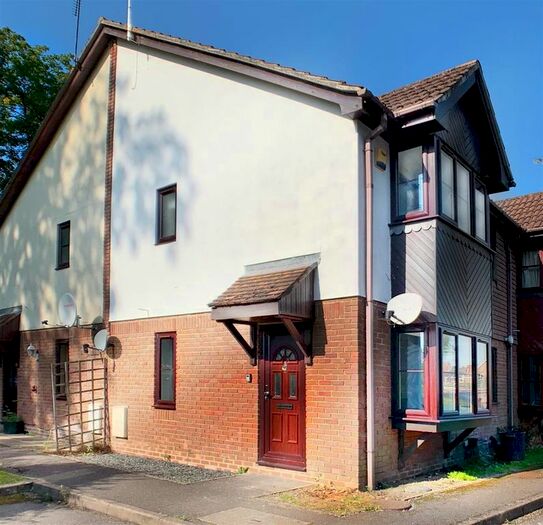 2 Bedroom Property To Rent In Orchard Close, Wokingham, RG40