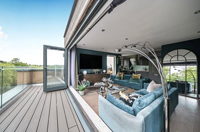 1 Bedroom Apartment For Sale In Chevening Road, London, SE19
