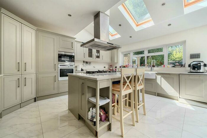 4 Bedroom Semi-Detached House To Rent In Longland Drive, Totteridge, N20