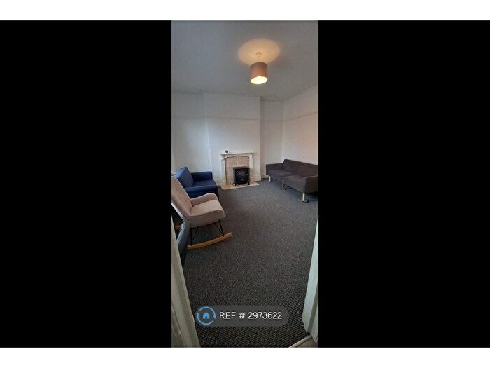 2 Bedroom Flat To Rent In Llewelyn Road, Colwyn Bay, LL29