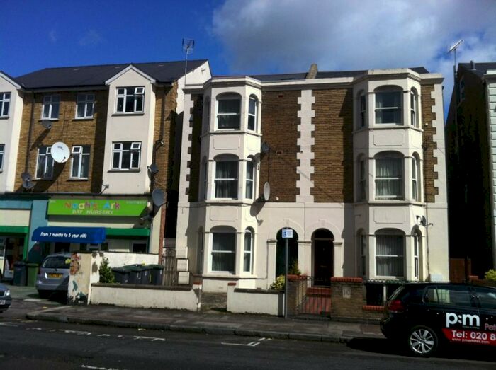 2 Bedroom Flat To Rent In Mayes Road, Wood Green, N22