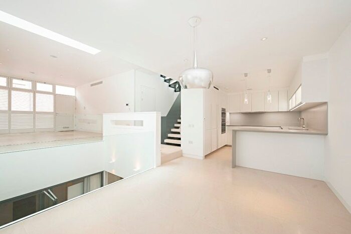 4 Bedroom Detached House To Rent In Queens Gate Mews, South Kensington, London, SW7