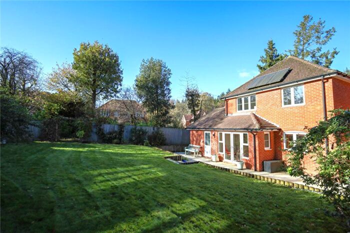 3 Bedroom Detached House For Sale In Sundew Place, Four Marks, Alton, Hampshire, GU34