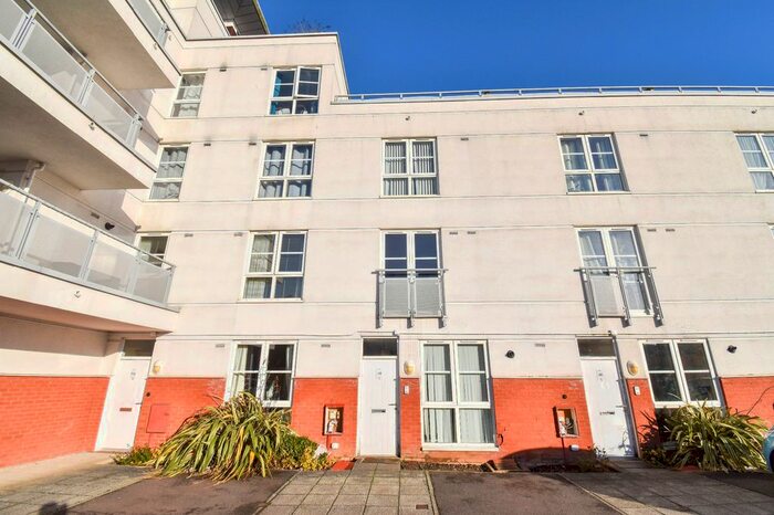 5 Bedroom Semi-Detached House To Rent In Watkin Road, Leicester LE2