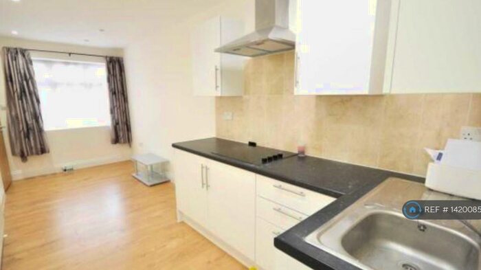 1 Bedroom Flat To Rent In Clare Gardens, Upney, Barking, IG11