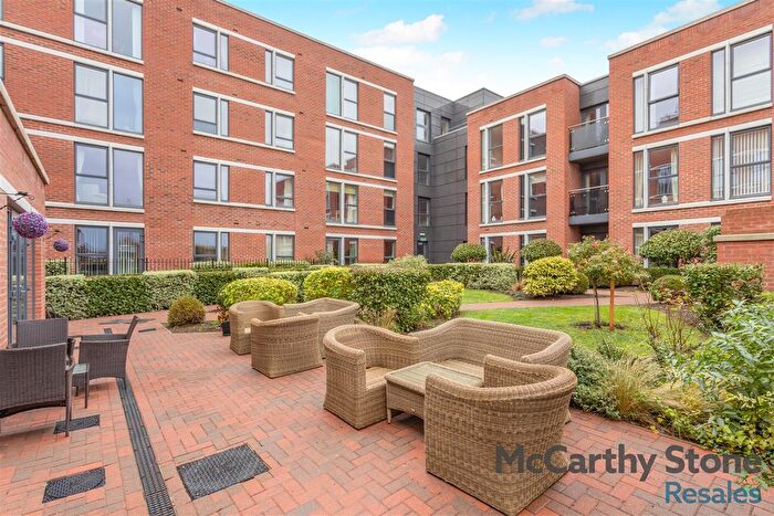 1 Bedroom Flat For Sale In Glenhills Court, Little Glen Road, Glen Parva, Leicester, LE2