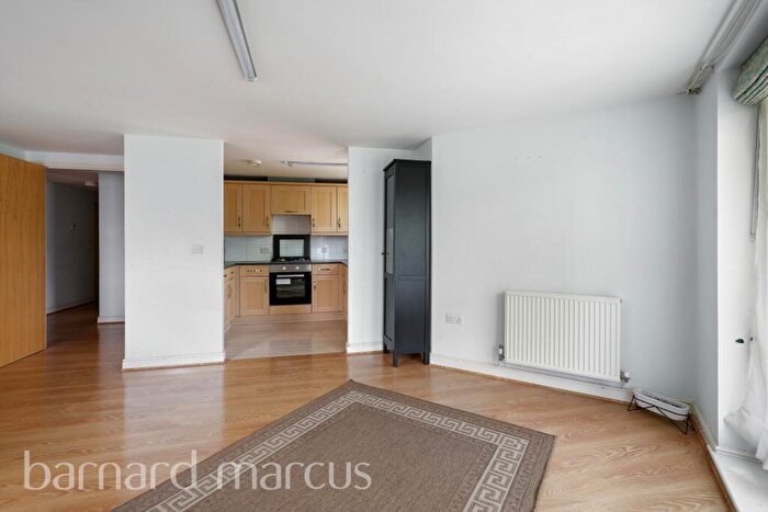 2 Bedroom Flat To Rent In Harry Close, Croydon, CR0