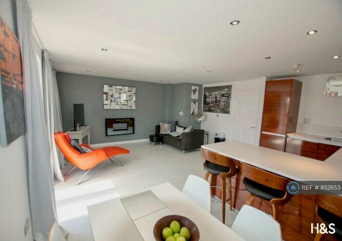 2 Bedroom Penthouse To Rent In Waterside, Birmingham, B90