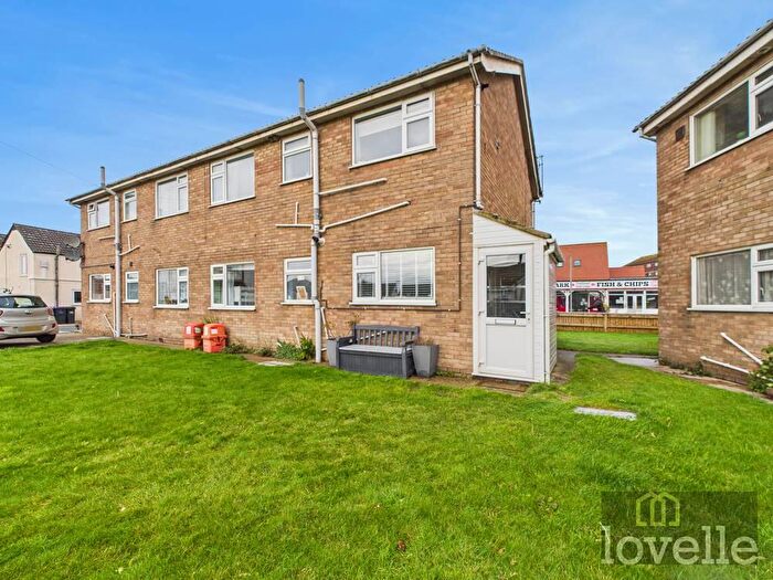 2 Bedroom Flat For Sale In Barton Court, Mablethorpe, LN12