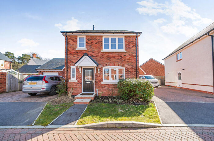 3 Bedroom Detached House For Sale In Faulkner Place, Burghfield Common, Reading, RG7