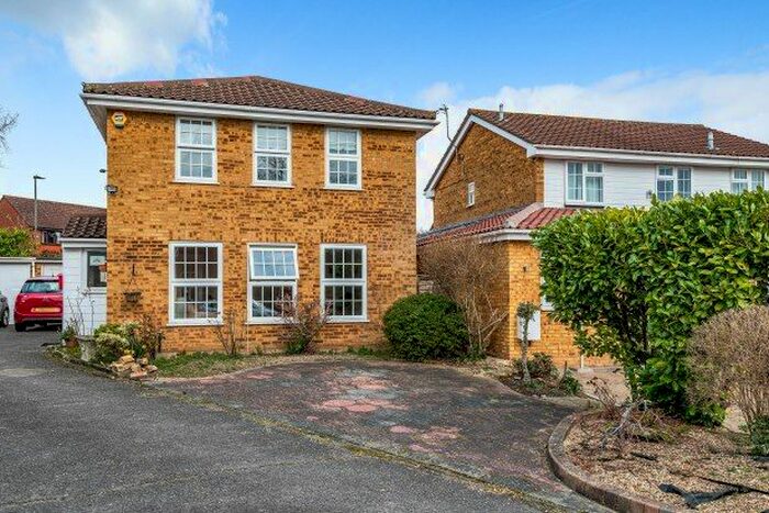 4 Bedroom Property To Rent In Paddock Close, Orpington, BR6