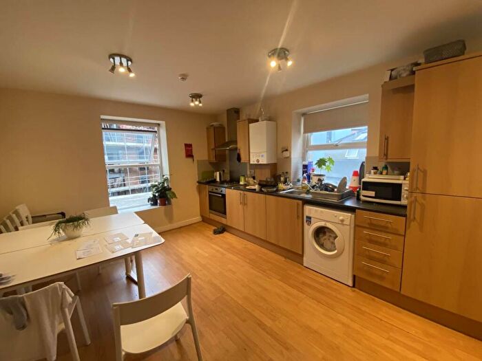 8 Bedroom Flat To Rent In Richmond Road, CF24