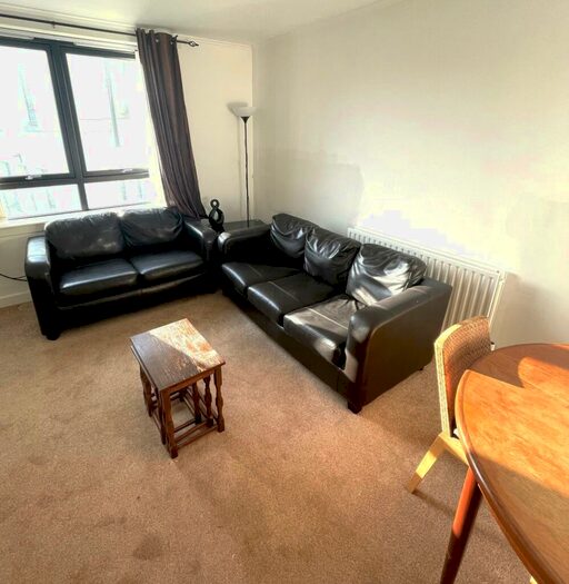 3 Bedroom Flat To Rent In Froghall Place, Aberdeen, AB24