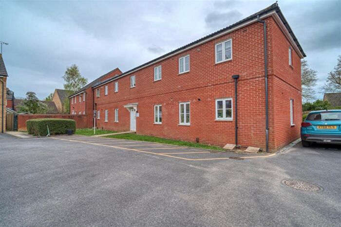 2 Bedroom Apartment For Sale In North Fields, Sturminster Newton, DT10