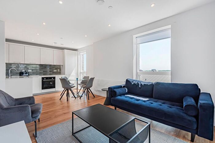 2 Bedroom Flat To Rent In Carraway Street, Reading, RG1