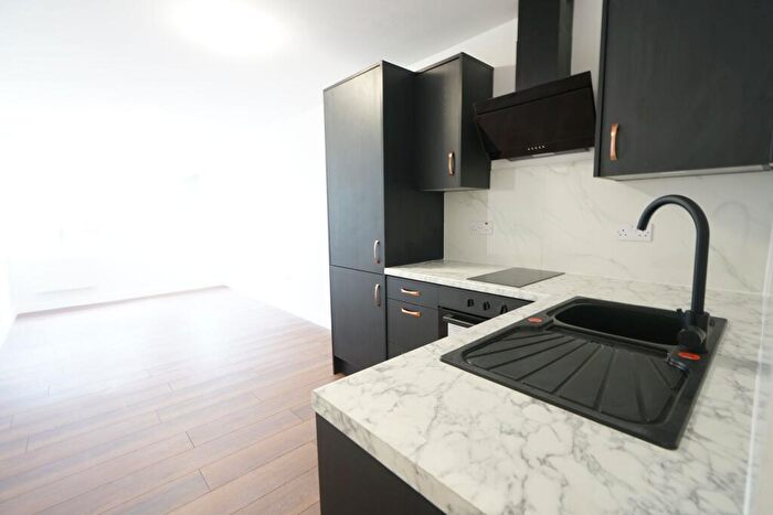Flat To Rent In High Street, Grays, RM17