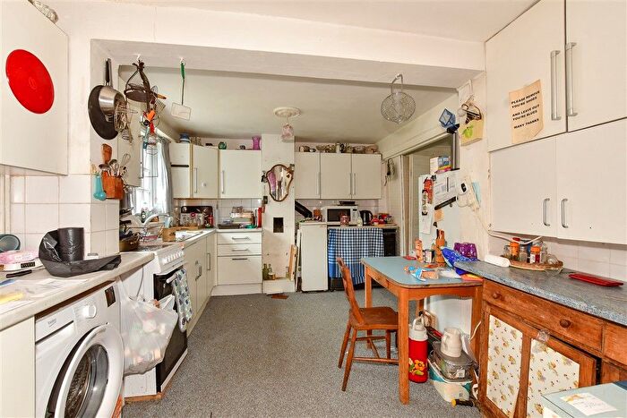 4 Bedroom Semi-detached House For Sale In Bysing Wood Road, Faversham, Kent, ME13