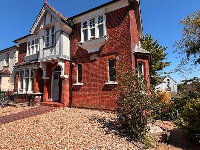 1 Bedroom Flat To Rent In Brighton Road, Redhill, RH1