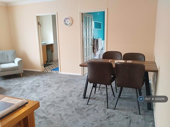 1 Bedroom Flat To Rent In Dryden Close, Ilford, IG6