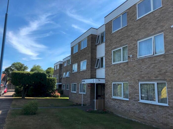 2 Bedroom Flat To Rent In Woodhaven Gardens, Ilford, IG6