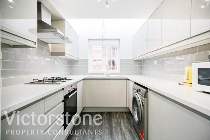 4 Bedroom Apartment To Rent In Oakshott Court, Polygon Road, Euston, London, NW1