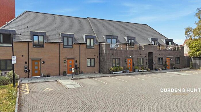 1 Bedroom Flat For Sale In Rubus Place, Romford, RM3
