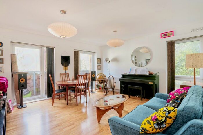 2 Bedroom Flat To Rent In Copenhagen Street, N1