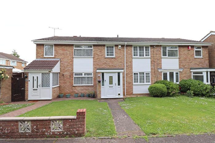 3 Bedroom Terraced House For Sale In Buckingham Drive, Stopsley, Luton, Bedfordshire, LU2