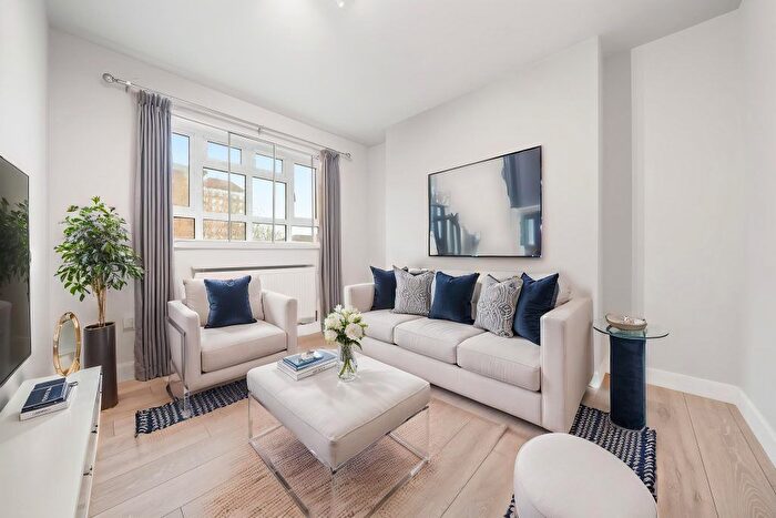 3 Bedroom Flat To Rent In Fount Street, Nine Elms, SW8