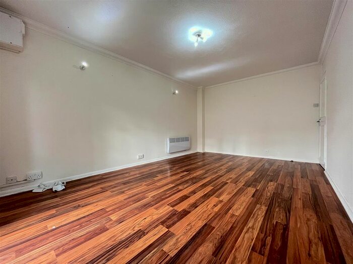 1 Bedroom Flat To Rent In Eaton Road, Sutton, SM2