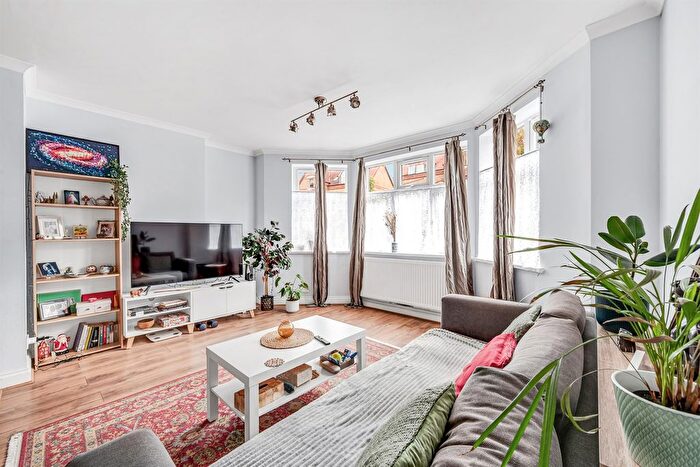 2 Bedroom Flat To Rent In Grange Park, W5