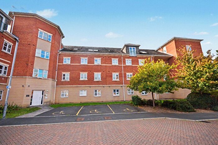 2 Bedroom Flat For Sale In Delamere Gardens, Wakefield, WF1