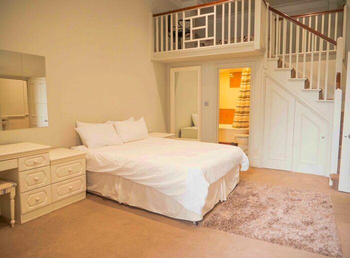 2 Bedroom Flat To Rent In Queens Gate, South Kensignton, London, SW7