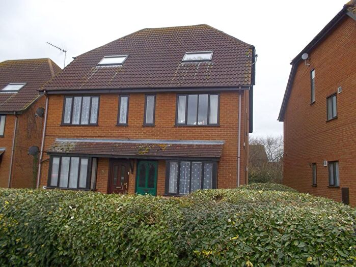 Studio To Rent In Bergamot Gardens, Walnut Tree, Milton Keynes, MK7