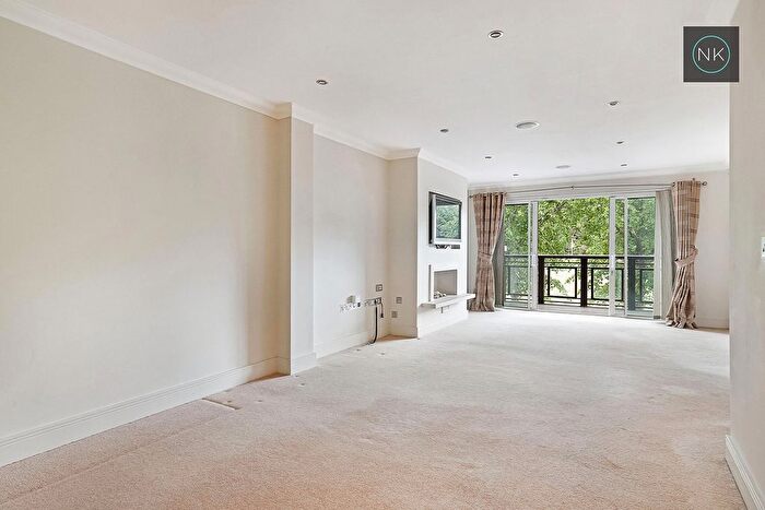2 Bedroom Flat For Sale In Roebuck Heights, North End, Buckhurst Hill, Essex, IG9
