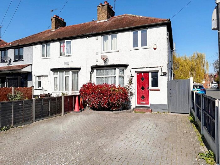 4 Bedroom End Of Terrace House To Rent In Park Lane, Middlesex, TW5