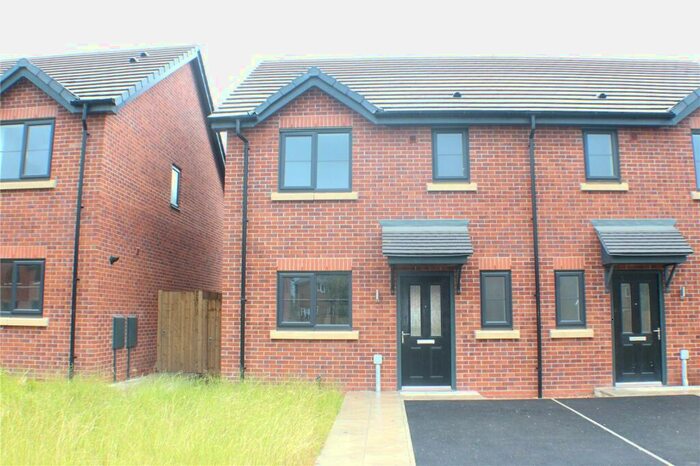 3 Bedroom Semi-Detached House To Rent In Yardley Close, Leyland, Lancashire, PR25