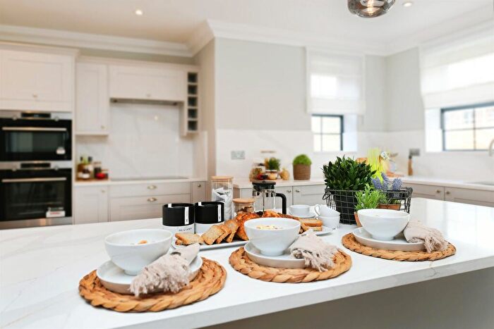 4 Bedroom Detached House For Sale In Sabre Close, Felsted, Dunmow, CM6