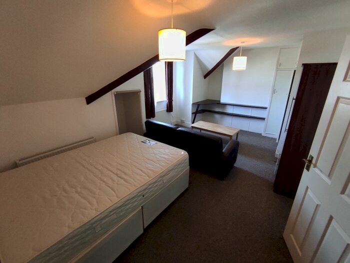 1 Bedroom Studio To Rent In Lincoln Road, London, N2